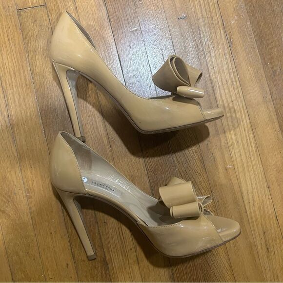 REVOLVE VALENTINO Patent Leather D’Orsay Bow Accents Nude Tan Pumps - Picture 5 of 12